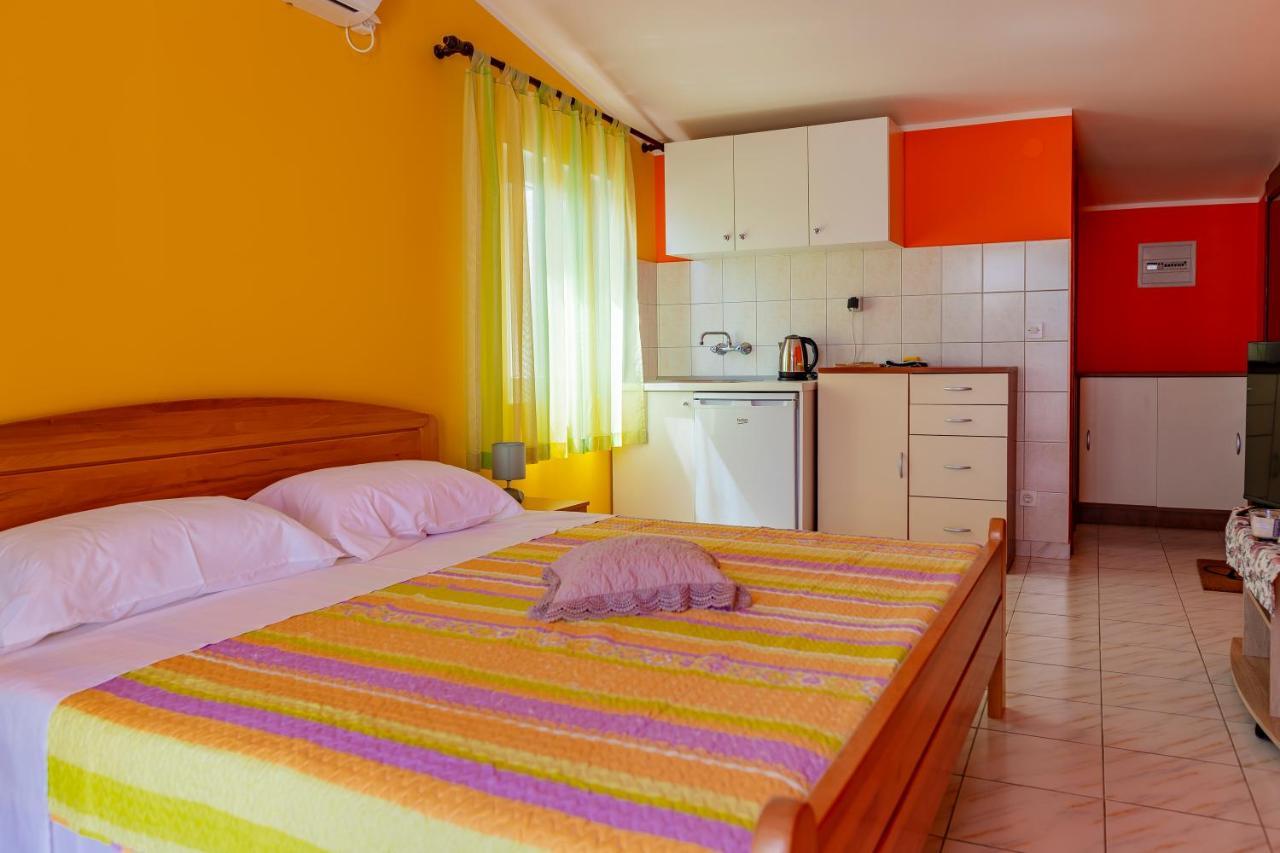 Apartments Mikulic Rogoznica  Exterior foto
